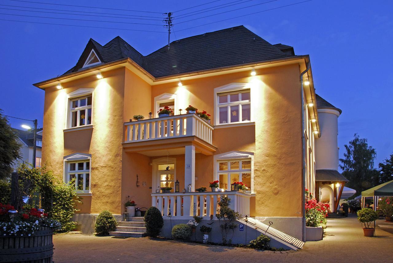 Weingut Und Gaestehaus Apel 니텔 외부 사진